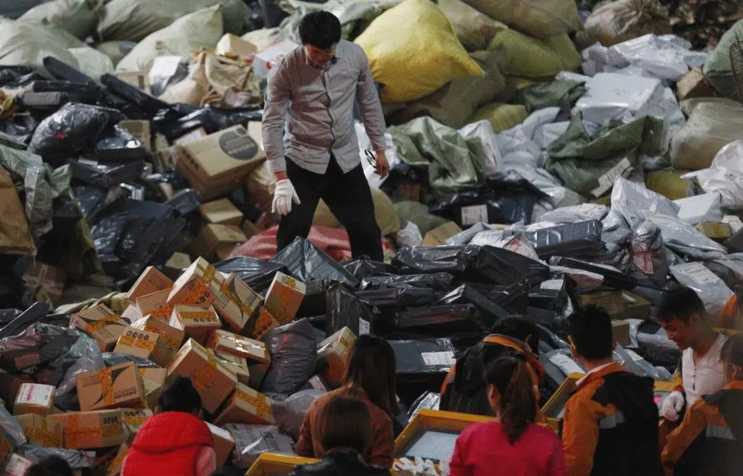 比特币突然爆发！超17万人爆仓！美联储降息风向又变了？