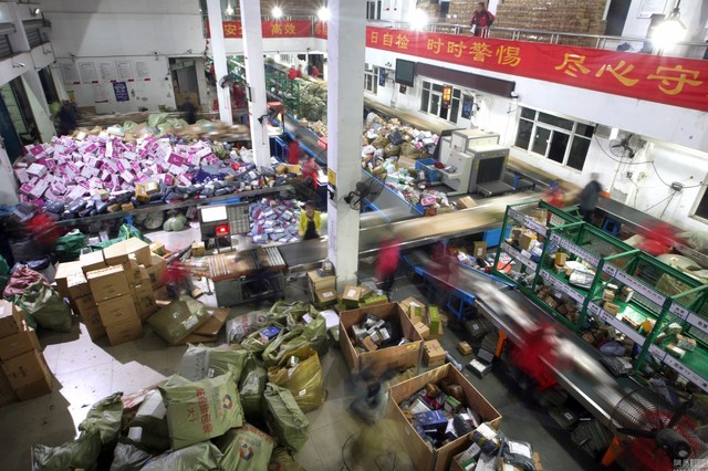 比特币一度失守10万美元关口全网超15万人爆仓发生了什么？